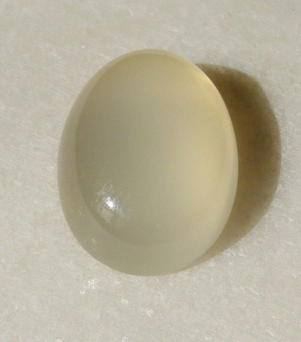 Agata gri cu o usoara tenta de galben cabochon 25x18x9 mm