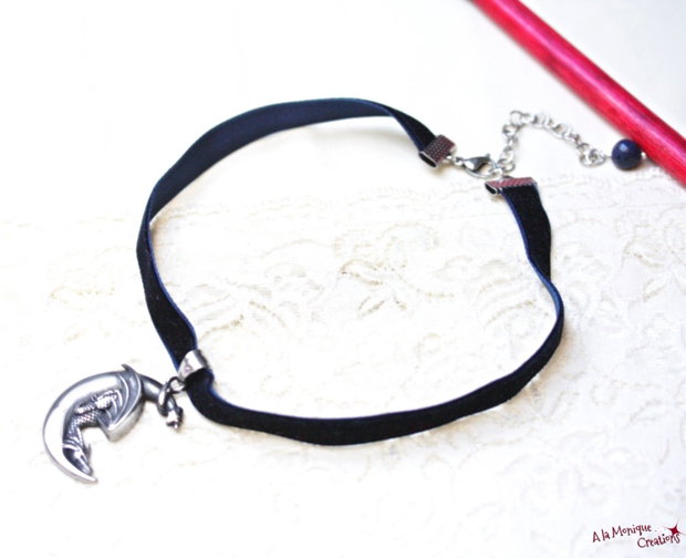 Choker cu semiluna, dragon si catifea bleumarin