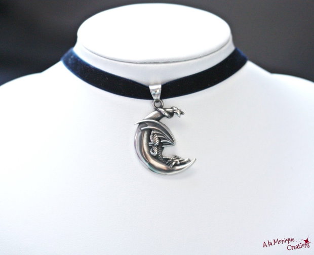 Choker cu semiluna, dragon si catifea bleumarin