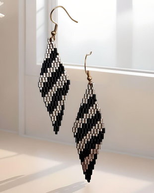 Cercei handmade Zebra Aurie din mărgele Miyuki Delica