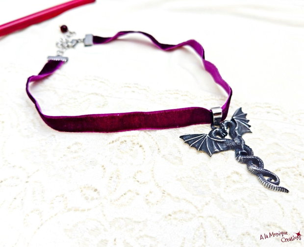 Choker cu dragoni si catifea violet