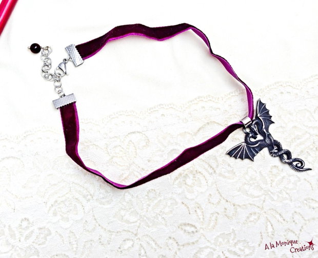 Choker cu dragoni si catifea violet