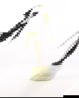 Dansatoare de toamna- statueta din bronz pe un soclu din marmura