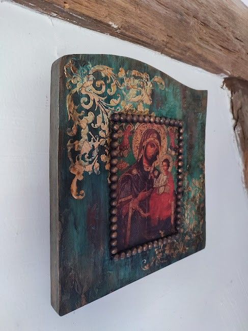 Icoană Mângâierea Luminii artă sacră pe lemn patinat