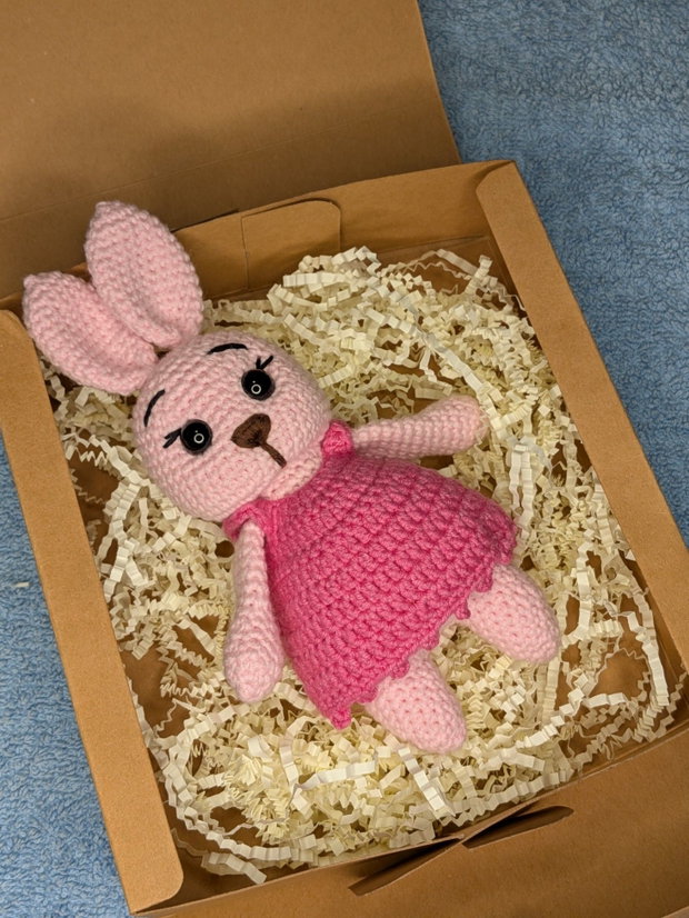 Iepuraș croșetat handmade roz delicat, 17 cm
