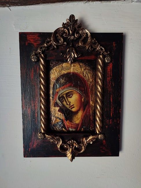 Icoană Maica Domnului cu ramă din lemn  artă sacră pentru perete sau masă