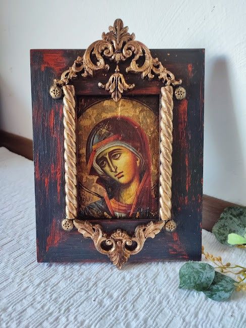 Icoană Maica Domnului cu ramă din lemn  artă sacră pentru perete sau masă