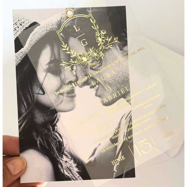 Invitatie transparenta cu foto si folio auriu