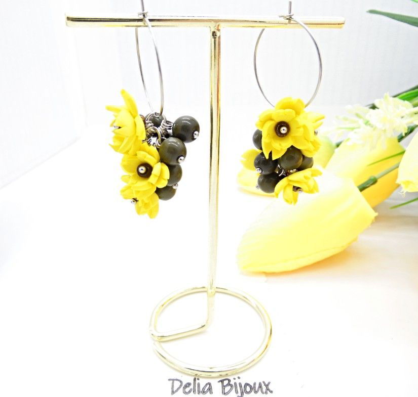 Cercei handmade cu flori galbene si margele de sticla ochi de pisica (cod1405)