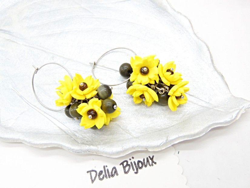 Cercei handmade cu flori galbene si margele de sticla ochi de pisica (cod1405)
