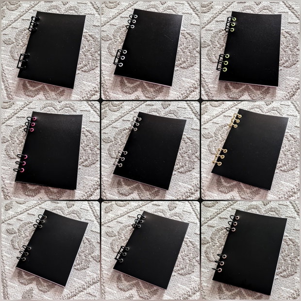 CAIET MECANIC A5 cu Refill Rezerve Foi - Basic Negru si Detalii Metalice Colorate