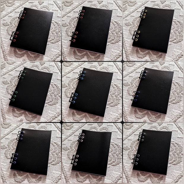 CAIET MECANIC A5 cu Refill Rezerve Foi - Basic Negru si Detalii Metalice Colorate