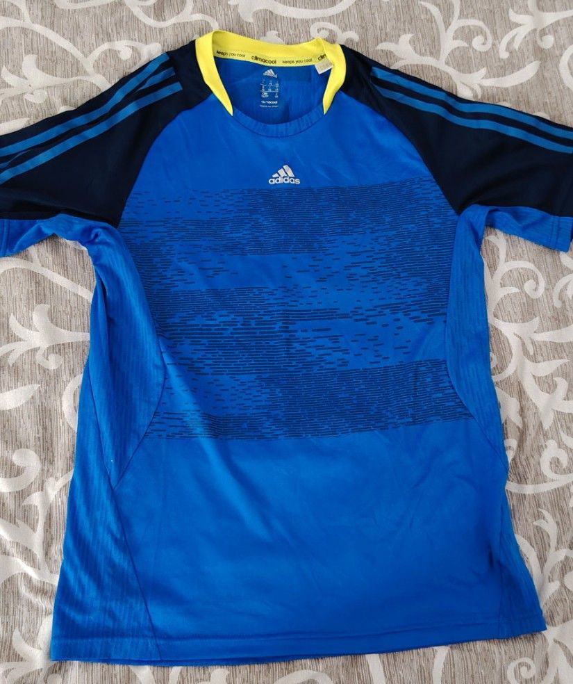 Tricou Adidas marimea xs