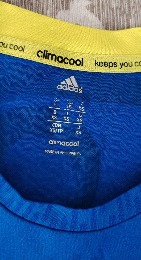 Tricou Adidas marimea xs