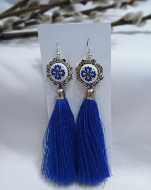 Cercei cu ciucuri si broderie manuala