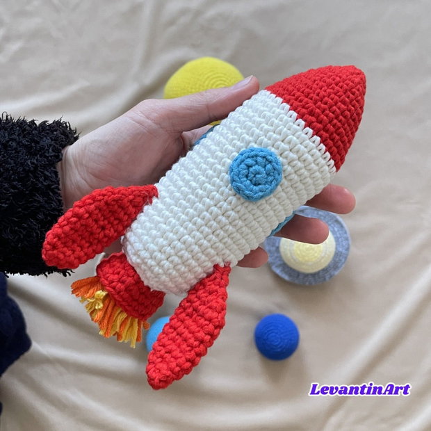 Sistem Solar Croșetat 3D cu Navă Spațială și Astronaut Decor Handmade de Dimensiuni Mari. LA COMANDA