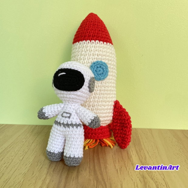 Sistem Solar Croșetat 3D cu Navă Spațială și Astronaut Decor Handmade de Dimensiuni Mari. LA COMANDA