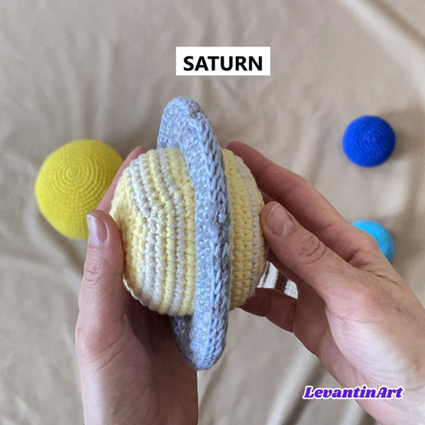 Sistem Solar Croșetat 3D cu Navă Spațială și Astronaut Decor Handmade de Dimensiuni Mari. LA COMANDA