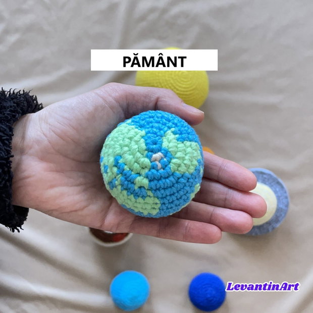 Sistem Solar Croșetat 3D cu Navă Spațială și Astronaut Decor Handmade de Dimensiuni Mari. LA COMANDA
