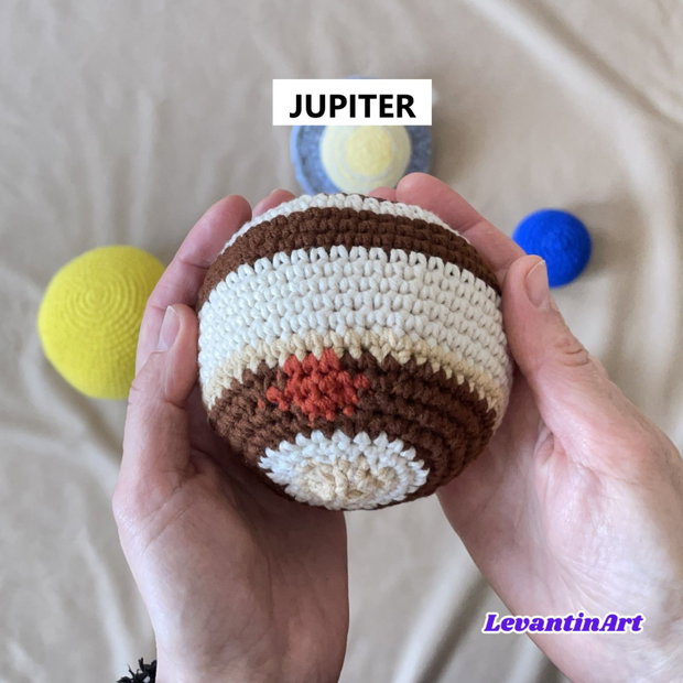 Sistem Solar Croșetat 3D cu Navă Spațială și Astronaut Decor Handmade de Dimensiuni Mari. LA COMANDA