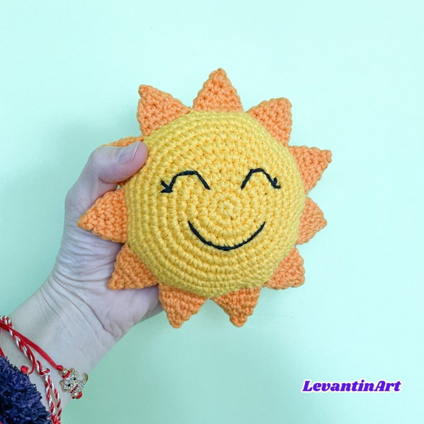 Set croșetat 3D cu piese mari Soare vesel, Semilună și Norișor cu detalii adorabile. LA COMANDA
