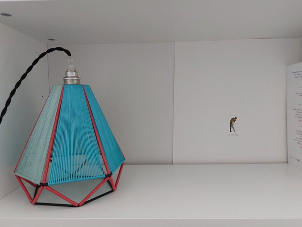 Lampă de masă geometrică realizată manual abajur din cablu colorat, iluminare ambientală pentru noptieră, lampă textilă