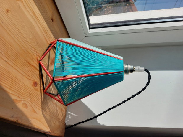 Lampă de masă geometrică realizată manual abajur din cablu colorat, iluminare ambientală pentru noptieră, lampă textilă