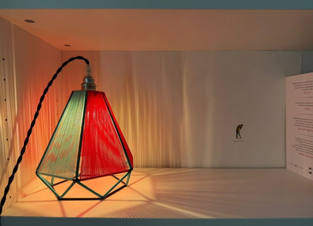 Lampă de masă geometrică realizată manual abajur din cablu colorat, iluminare ambientală pentru noptieră, lampă textilă