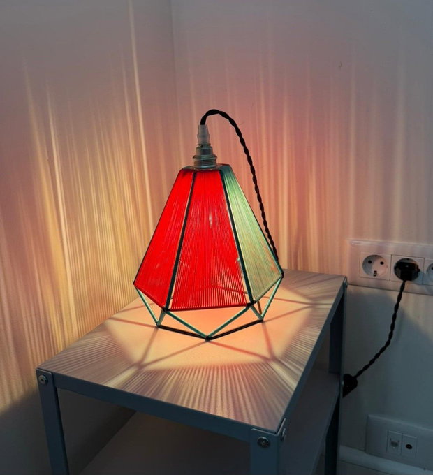 Lampă de masă geometrică realizată manual abajur din cablu colorat, iluminare ambientală pentru noptieră, lampă textilă