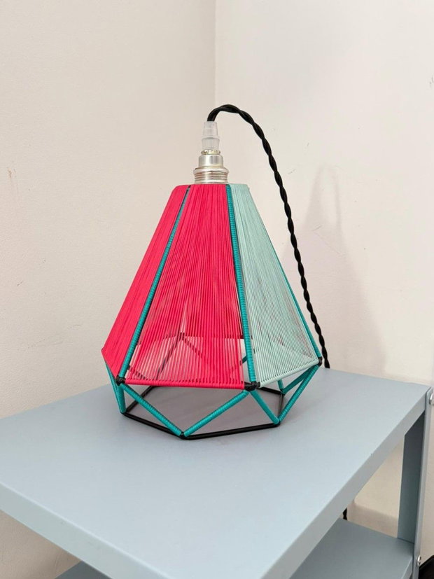 Lampă de masă geometrică realizată manual abajur din cablu colorat, iluminare ambientală pentru noptieră, lampă textilă
