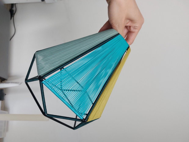 Lampă de masă geometrică realizată manual abajur din cablu colorat, iluminare ambientală pentru noptieră, lampă textilă