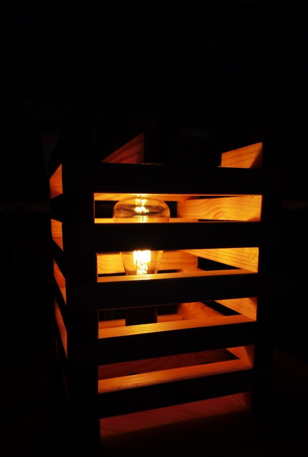 Lampă handmade din lemn tip cub veioză decorativă modernă cu design geometric