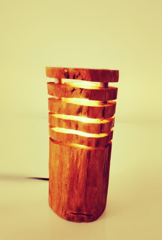 Lampă decorativă din lemn natural cu lumină ambientală design unicat