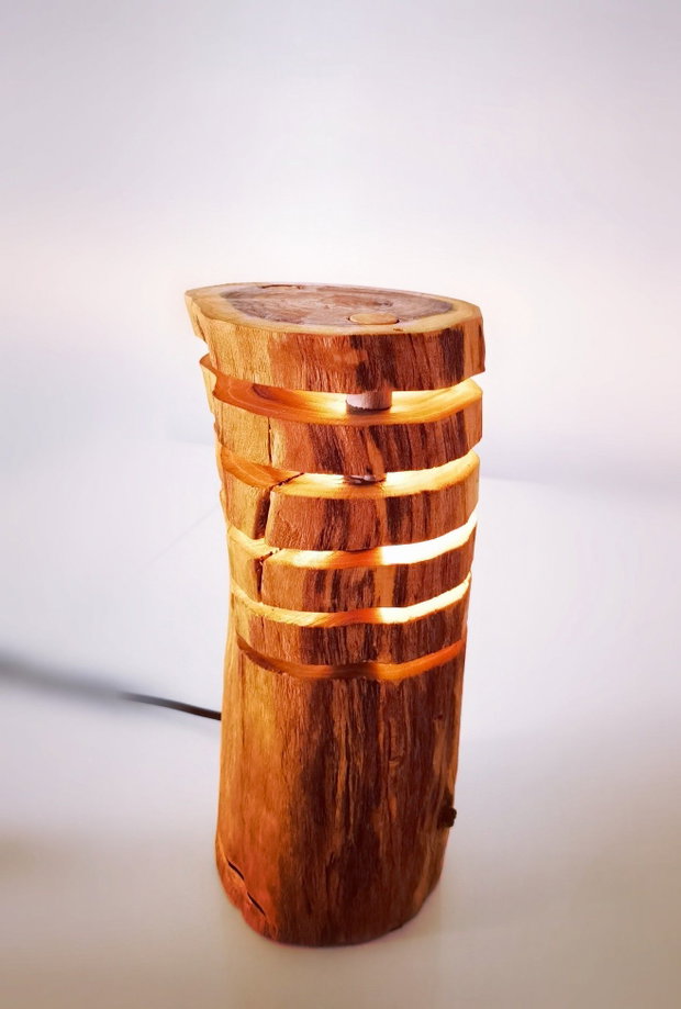 Lampă decorativă din lemn natural cu lumină ambientală design unicat