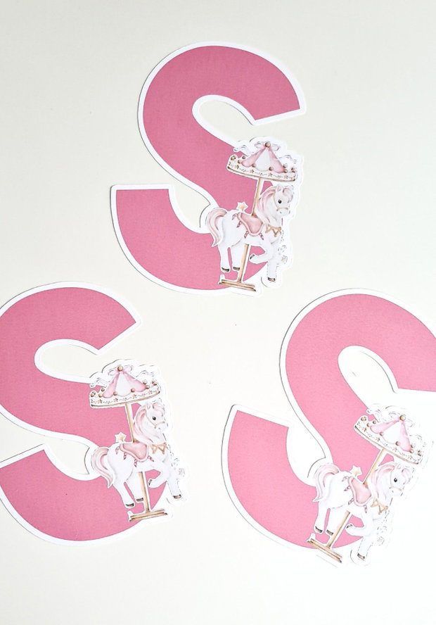 Litere decorative cu carusel