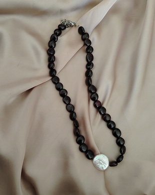 Colier din pietre de granat și perla baroc