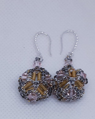 Cercei candelabru cu cristale Swarovski roz,  margele japoneze aurii si argintii