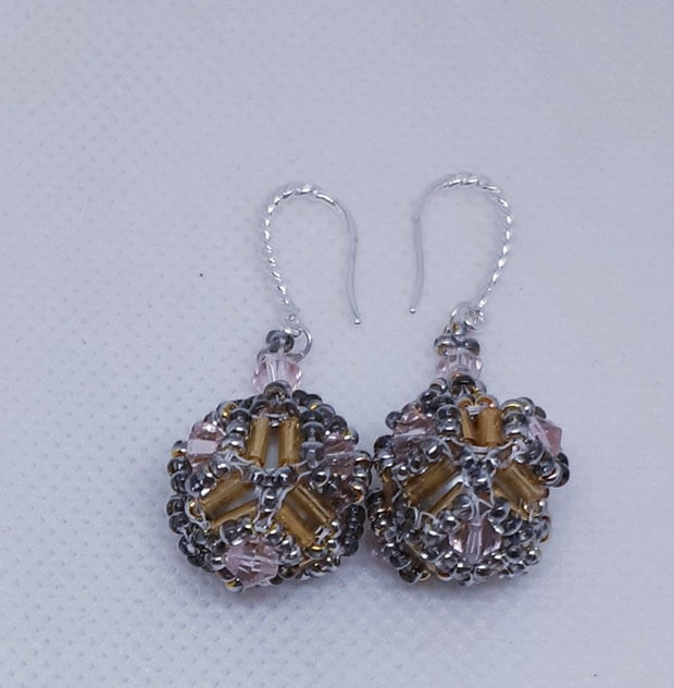 Cercei candelabru cu cristale Swarovski roz, margele japoneze aurii si argintii