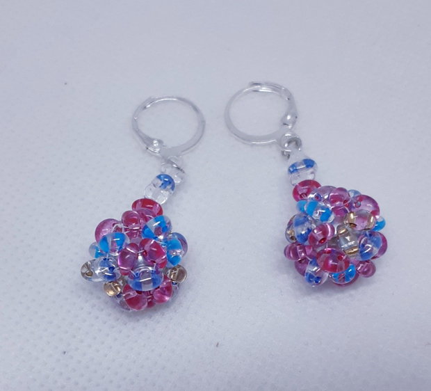 Cercei bulgaras, cu flori din margele super duo roz, bleu, translucide