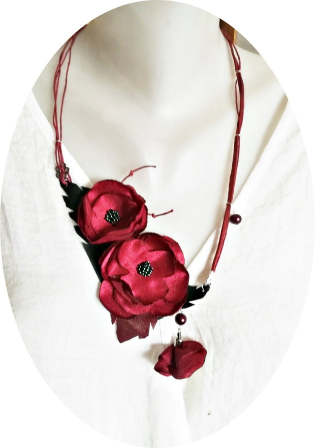colier floral visiniu grena