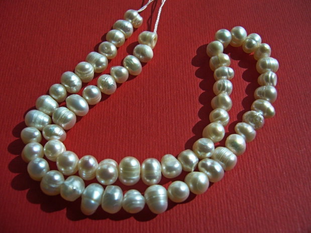 Sirag perle de cultura de lungime 33.5 cm - contine 59 bucati de 6.5-8 mm