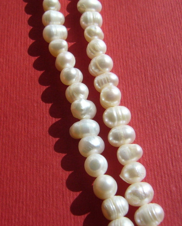 Sirag perle de cultura de lungime 33.5 cm - contine 59 bucati de 6.5-8 mm