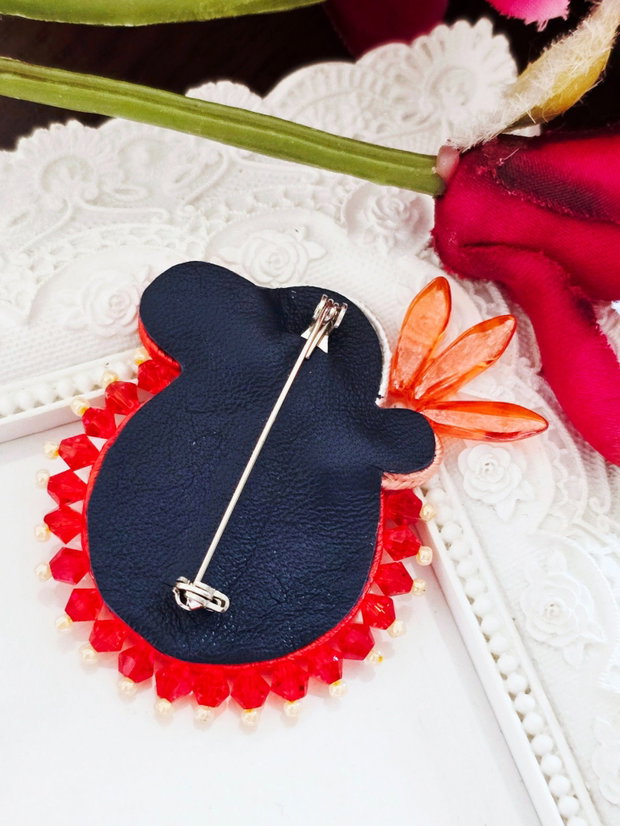 Brosa soutache cu trandafiri