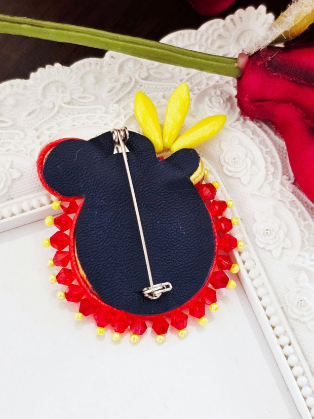 Brosa soutache cu trandafiri