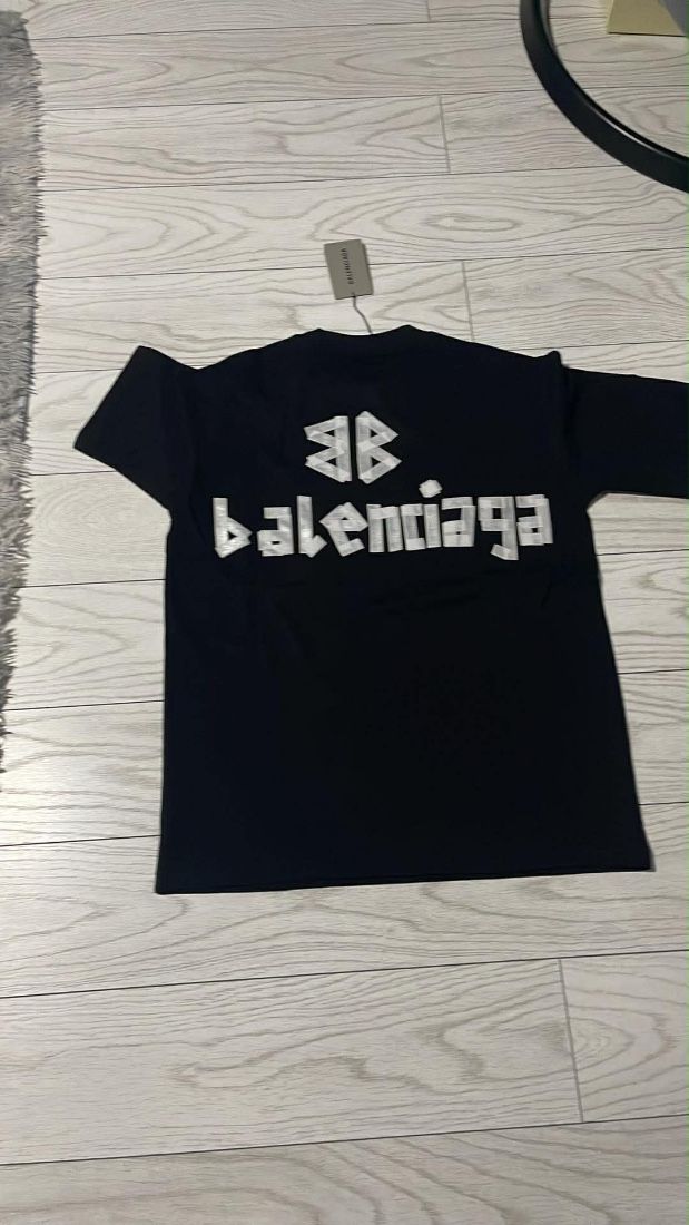 Vând tricouri bărbați balenciaga