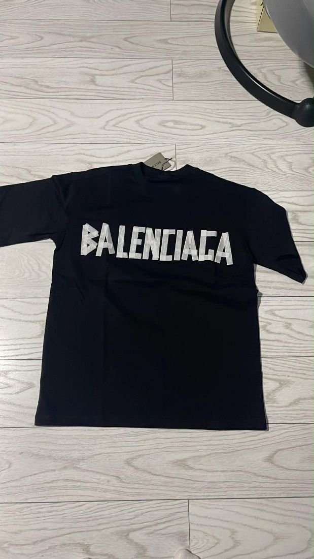 Vând tricouri bărbați balenciaga