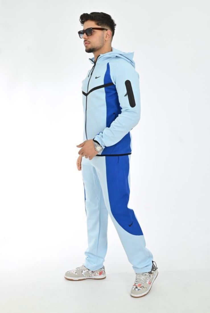 Vând trening bărbați Nike