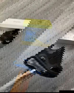 Vând adidași unisex Alexander McQueen