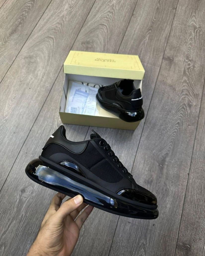 Vând adidași unisex Alexander McQueen