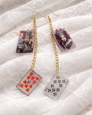 Cercei statement Queen of Hearts cu design cărți de joc 01936